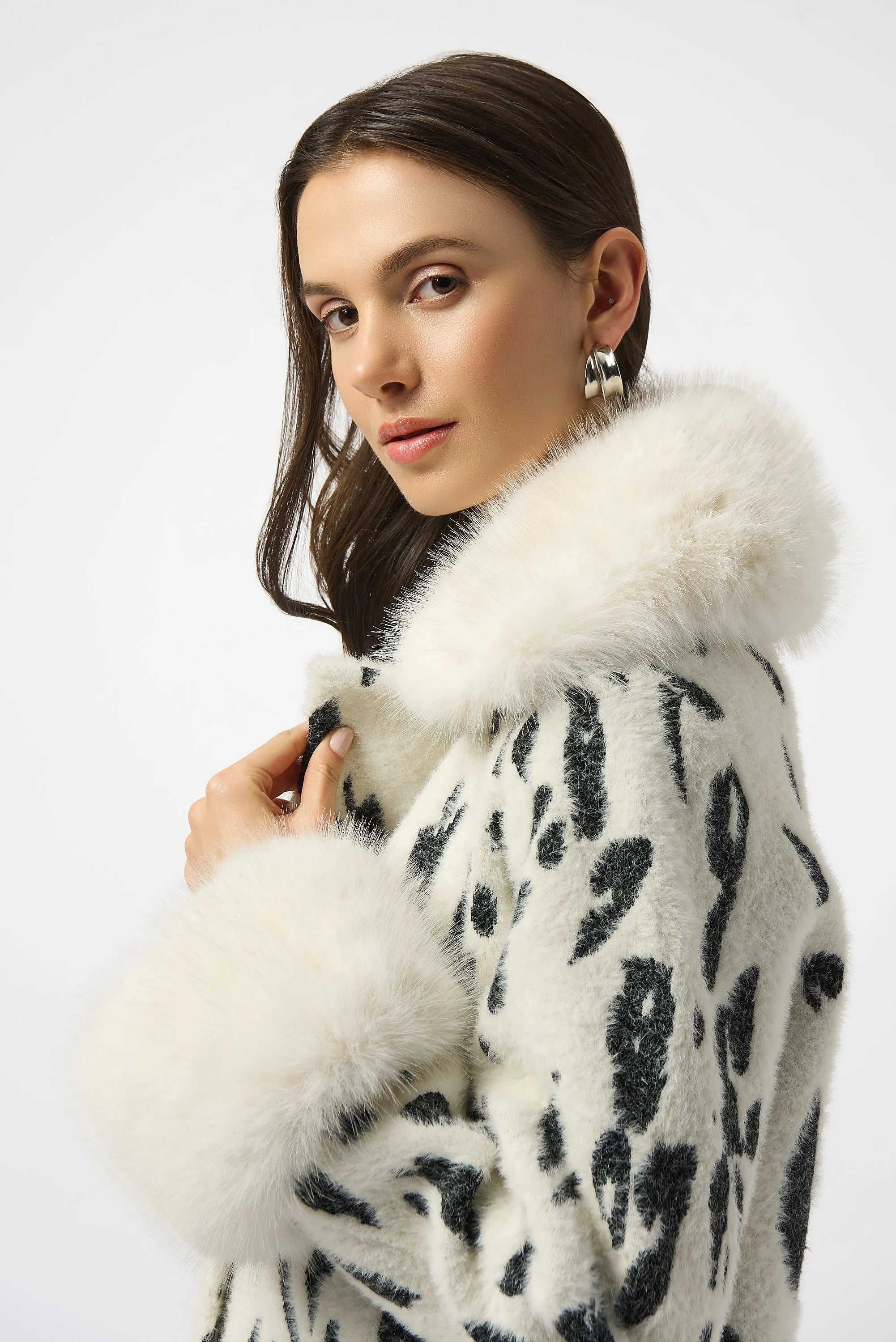 Feather Yarn Animal Jacquard Coat with Faux Fur Trim 253904 T