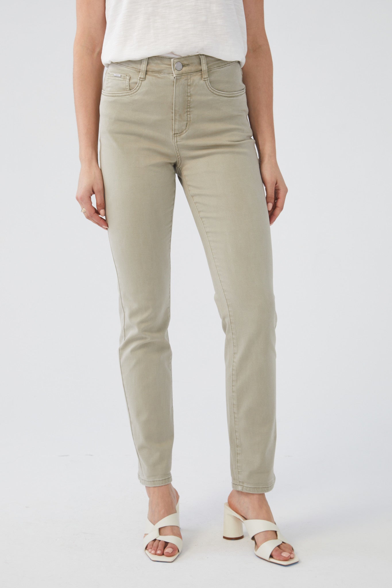 Petite Suzanne Straight Leg 8831511