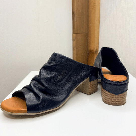 Gia-06 Leather Sandal