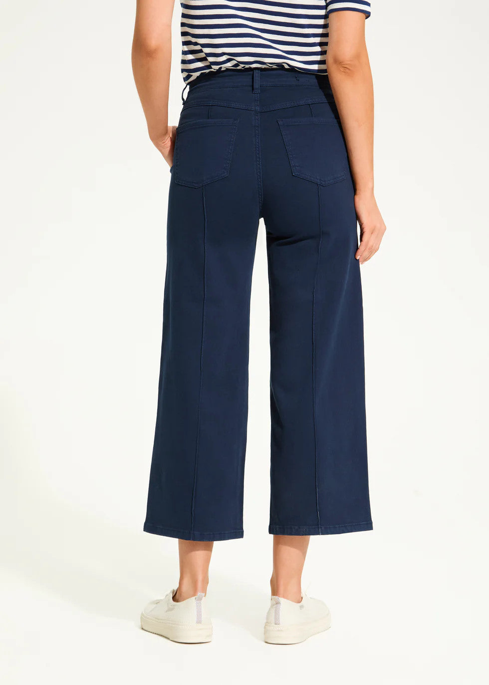 Suzanne Wide Crop 6973511