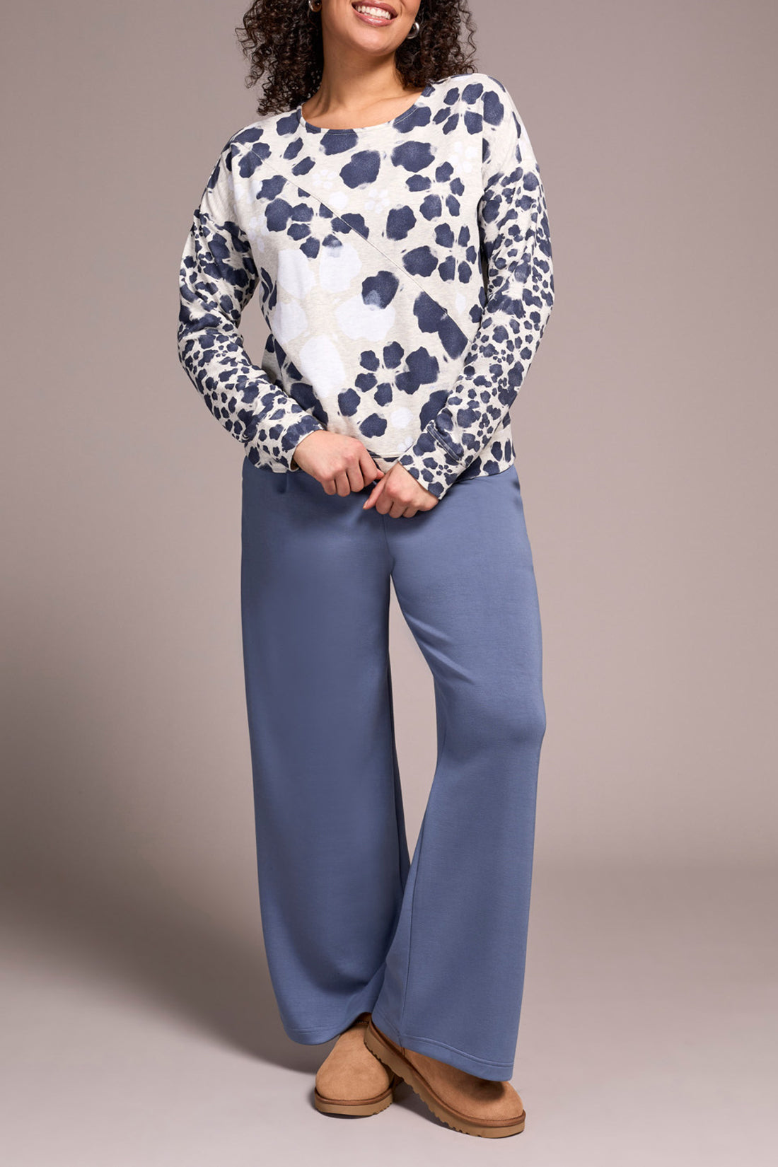 【pois】blouse tee Maylah Women's Floral Print Long-Sleeve Smocked Blouse, Tan
