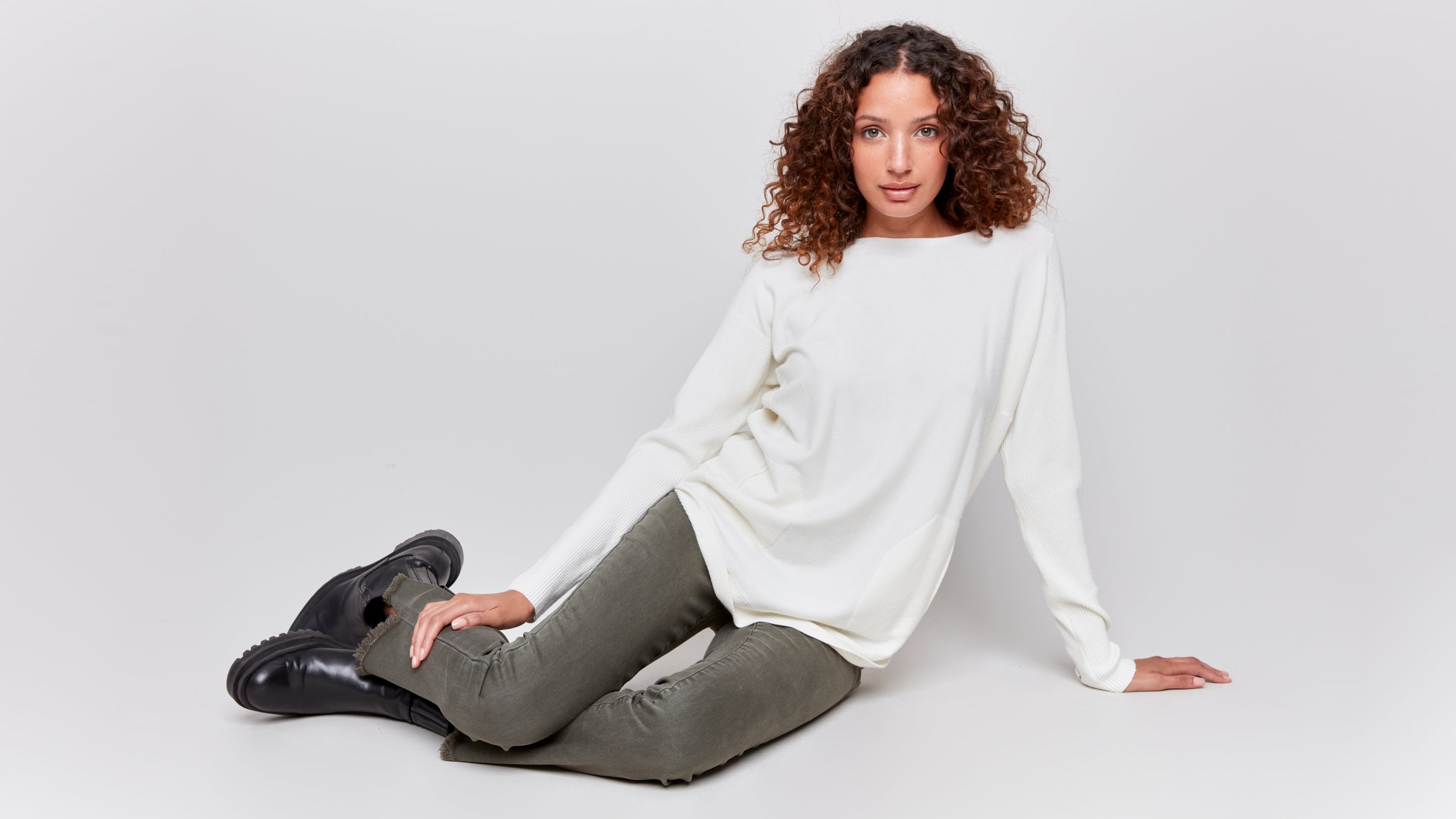 Assymetrical Hem Bootcut Pant C5429RR-618A