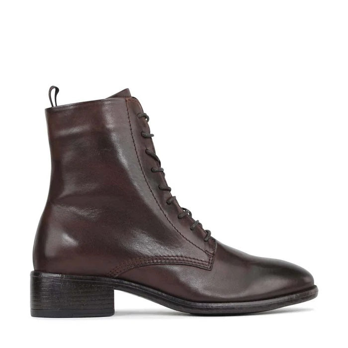 Celia Boot