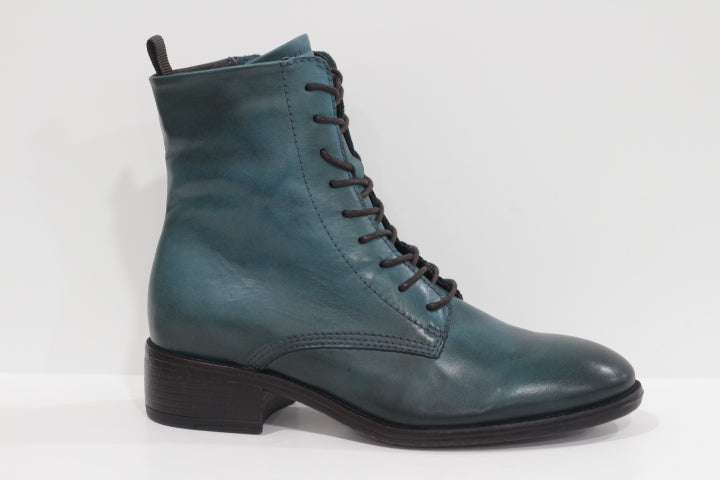 Celia Boot