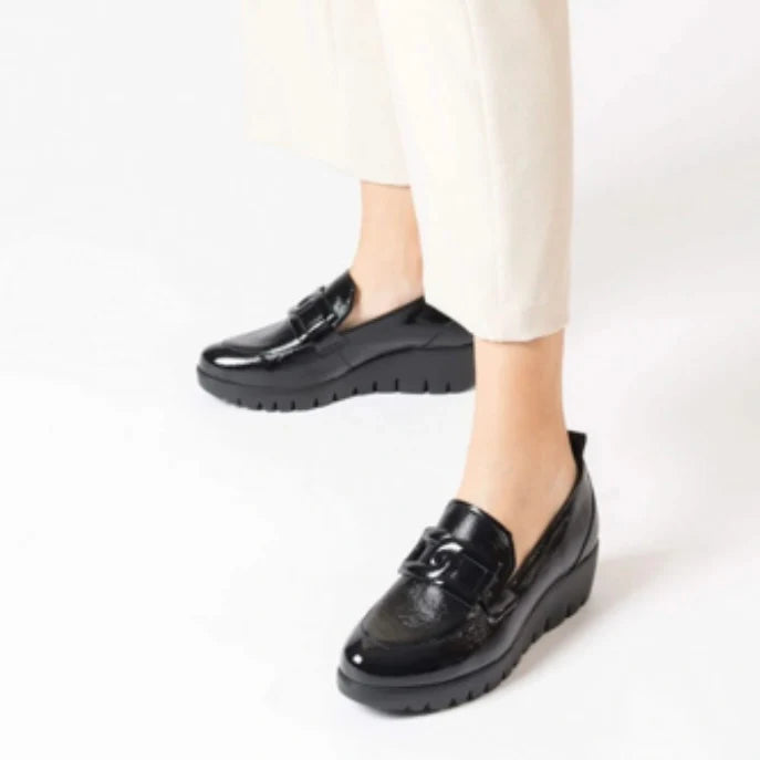 C-33303 Black Patent Wedge